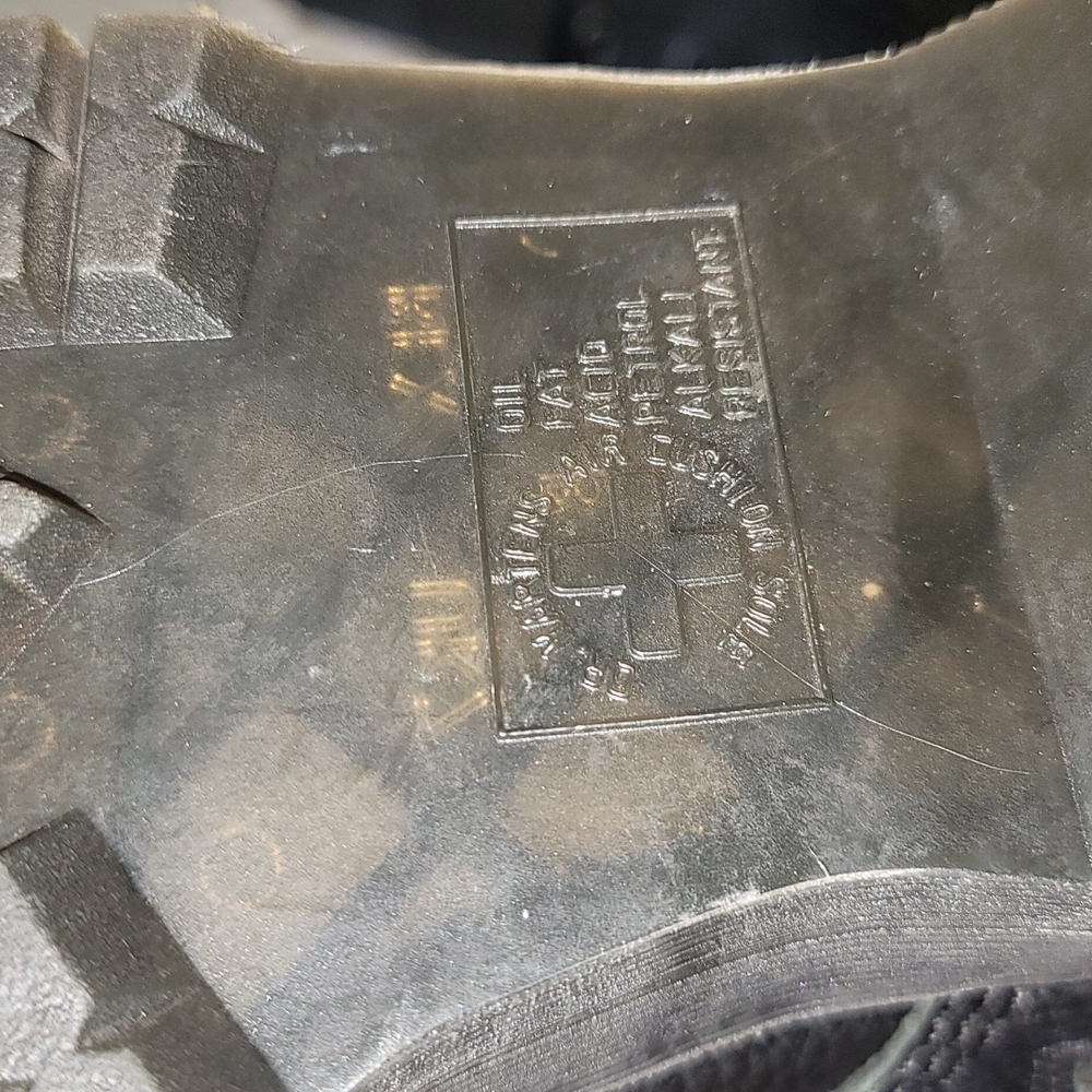 Dr. Martens Jagger Platform Boots - Picture 16 of 16